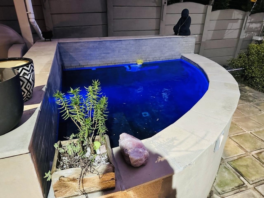 To Let 2 Bedroom Property for Rent in Hout Bay Western Cape